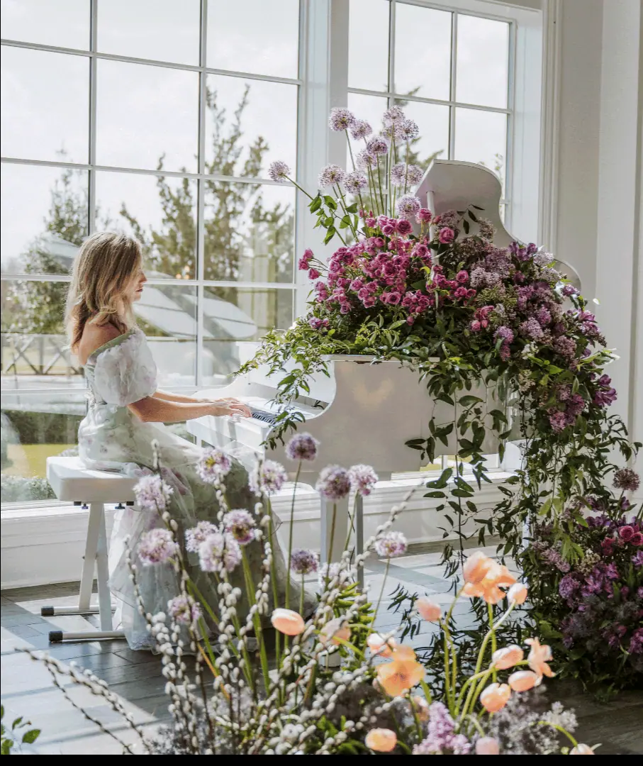 Floral design by Fashionable Florist