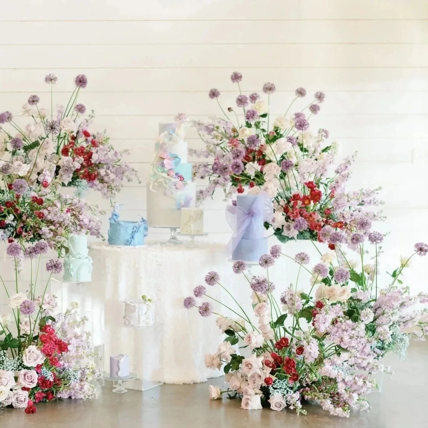 Cake-table floral installation