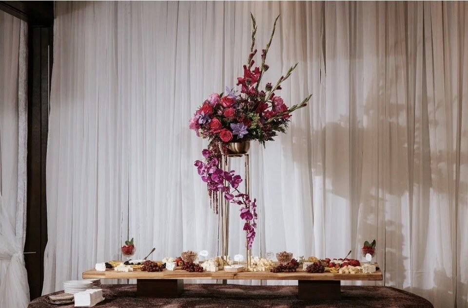 Gathering-table centerpiece for a social event